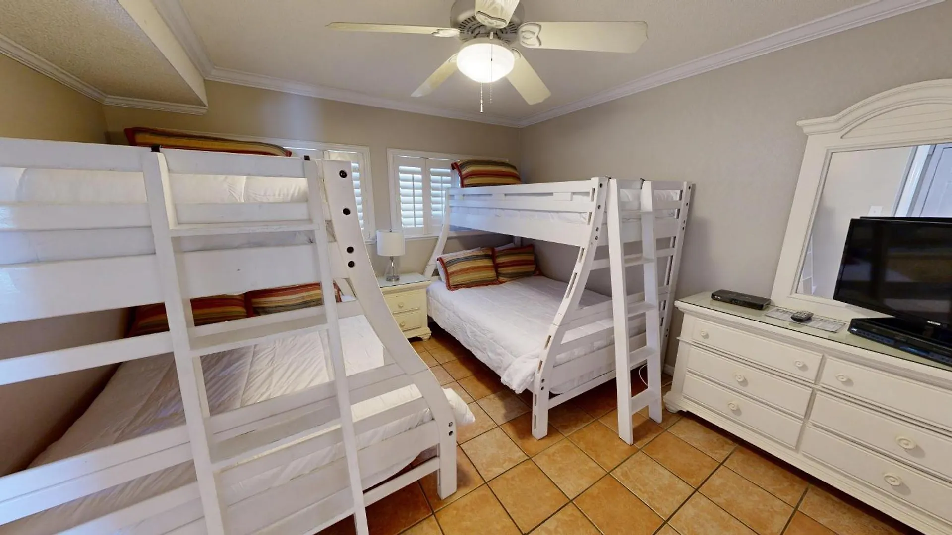 Beach House 201C- By Holiday Isle Properties Destin