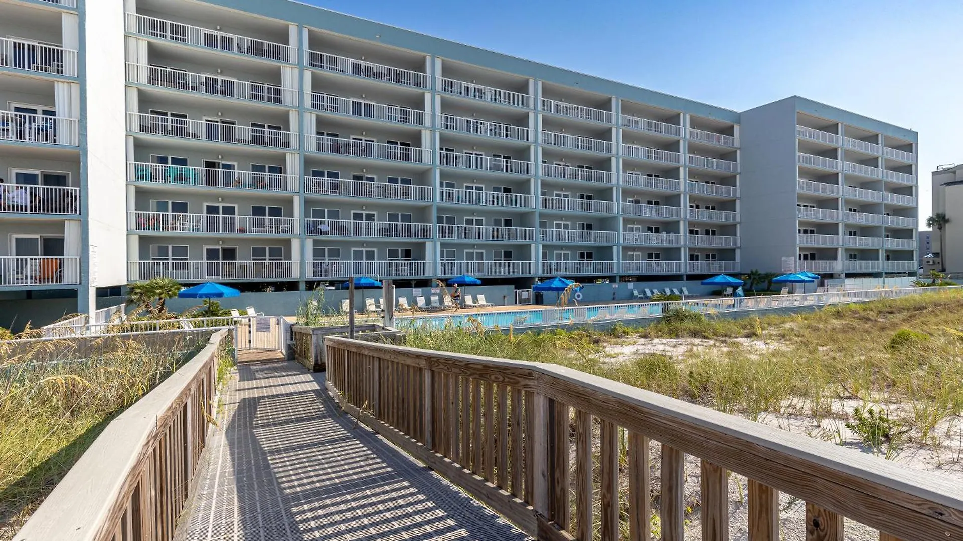 Apartment Beach House 201C- By Holiday Isle Properties Destin