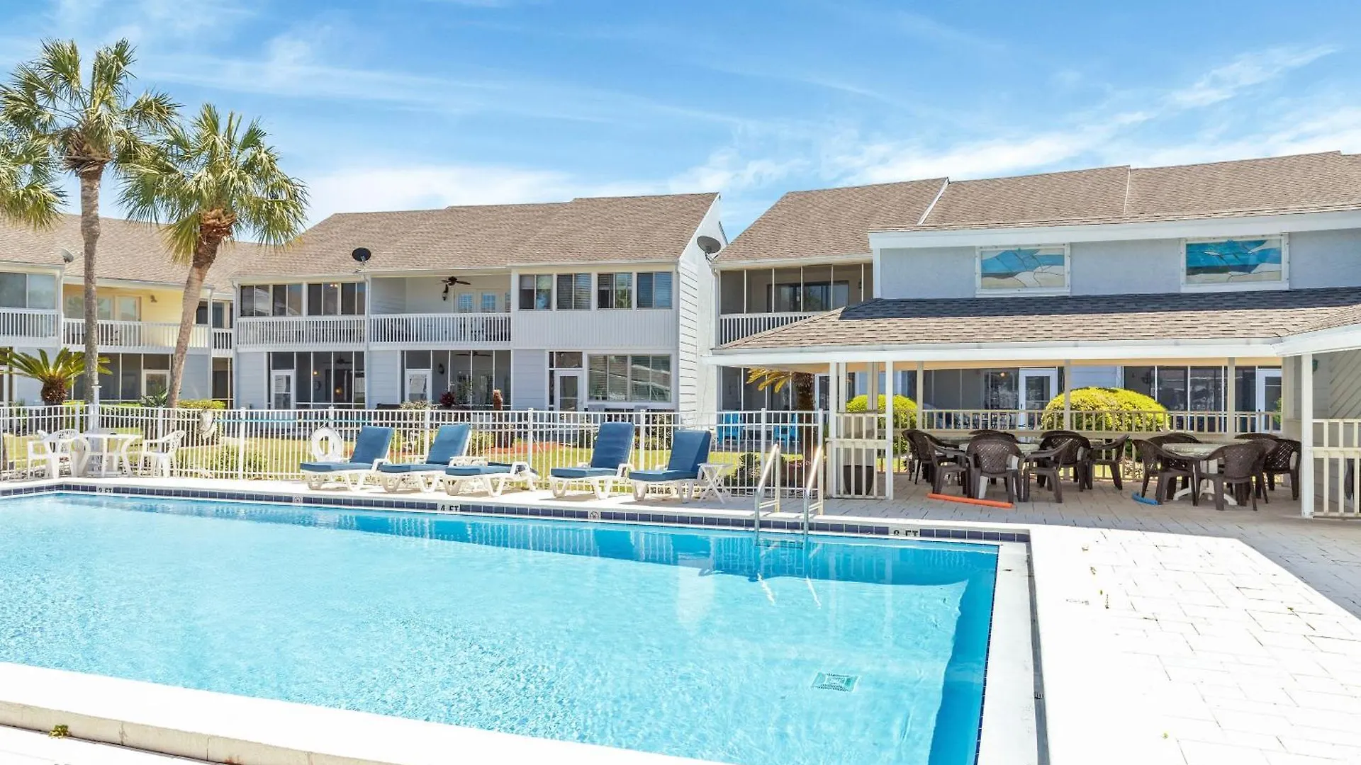 Beach House 201C- By Holiday Isle Properties Destin