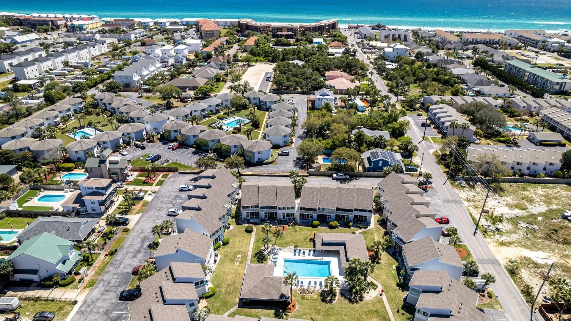 Beach House 201C- By Holiday Isle Properties Destin Apartment