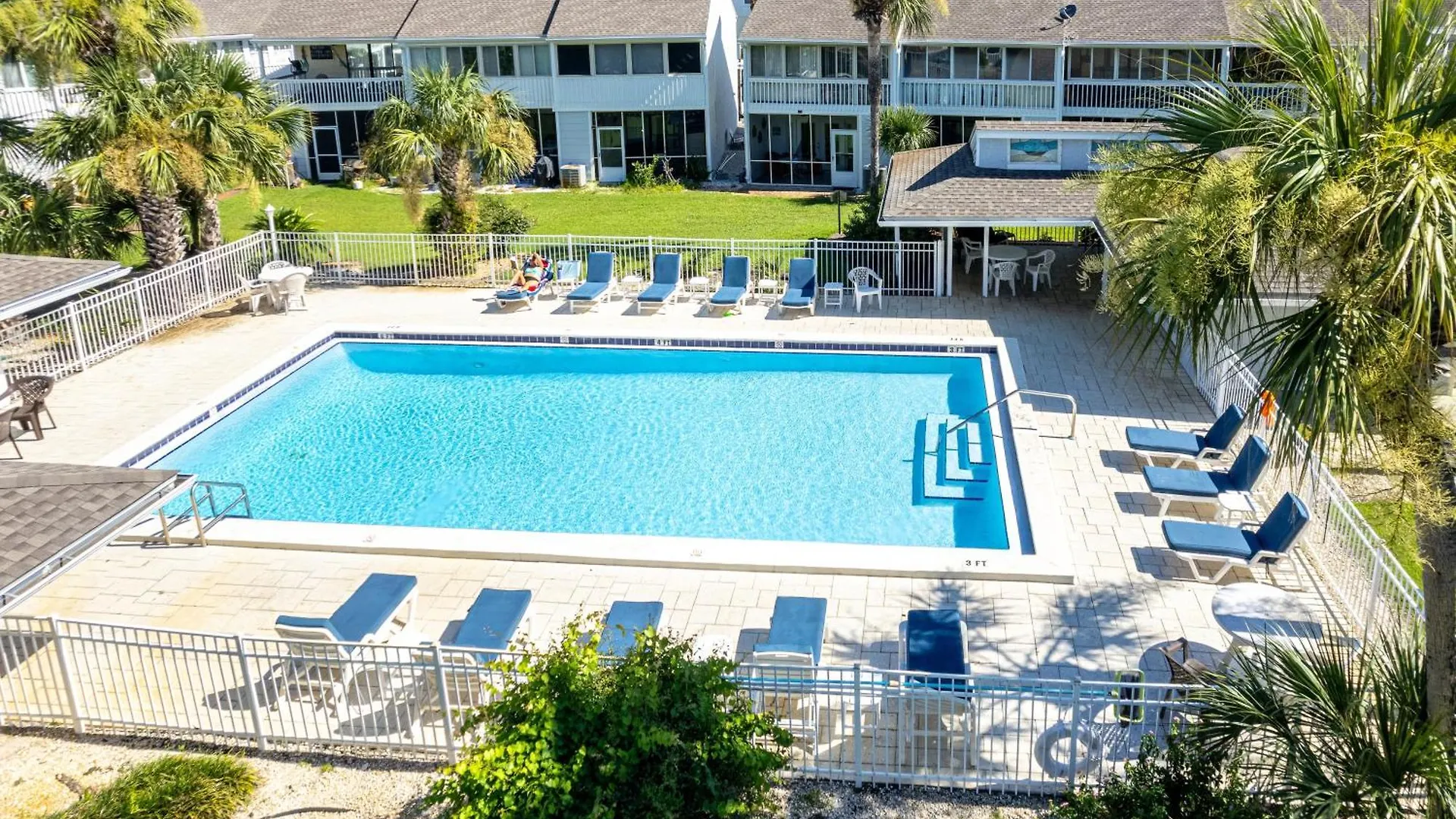 Beach House 201C- By Holiday Isle Properties Destin