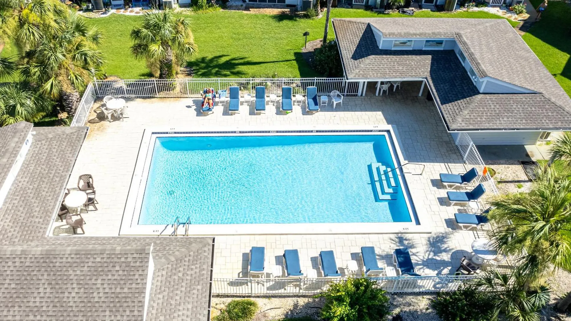 Apartment Beach House 201C- By Holiday Isle Properties Destin